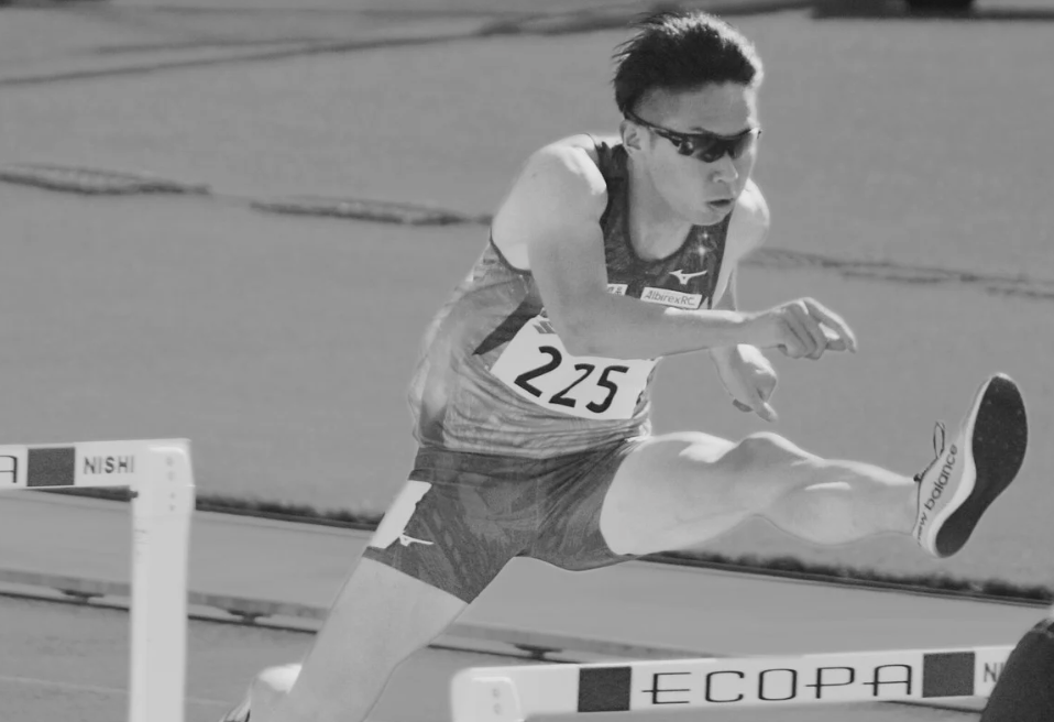 400mハードルを跳ぶ川越広弥